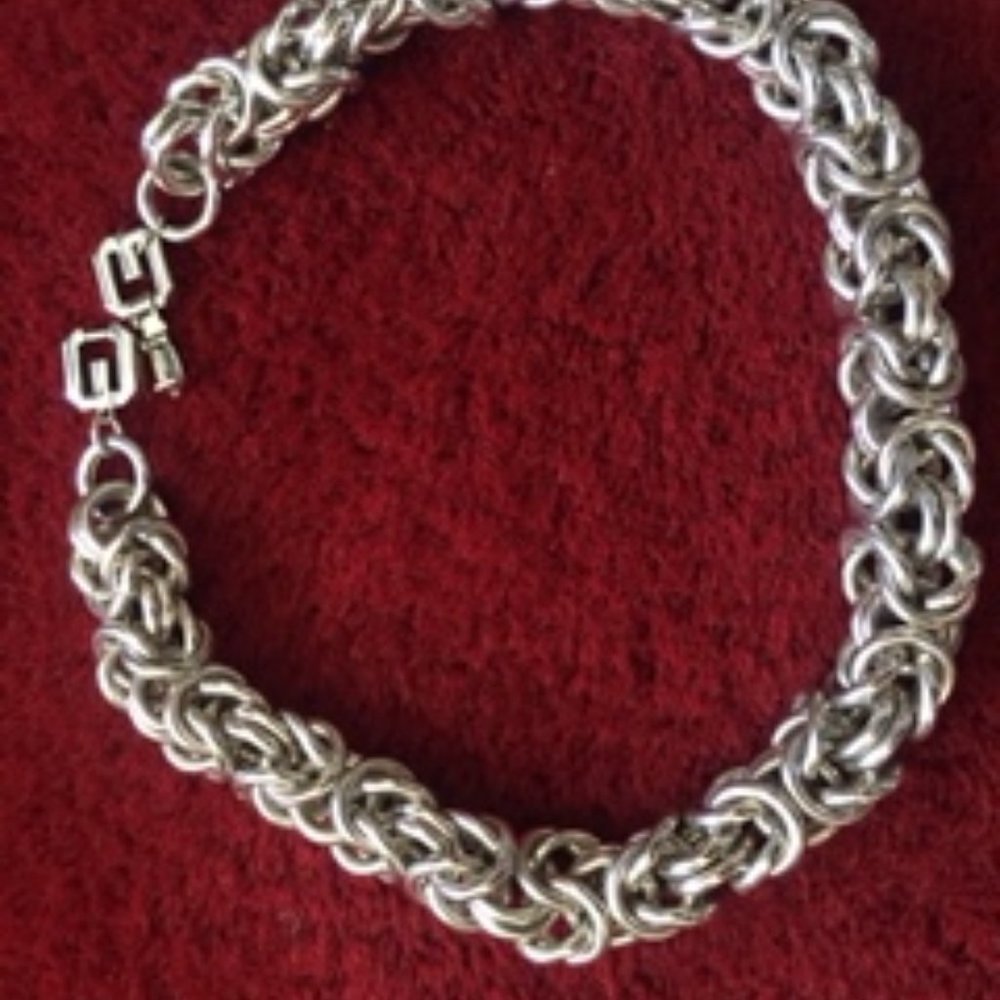 Woman's necklace